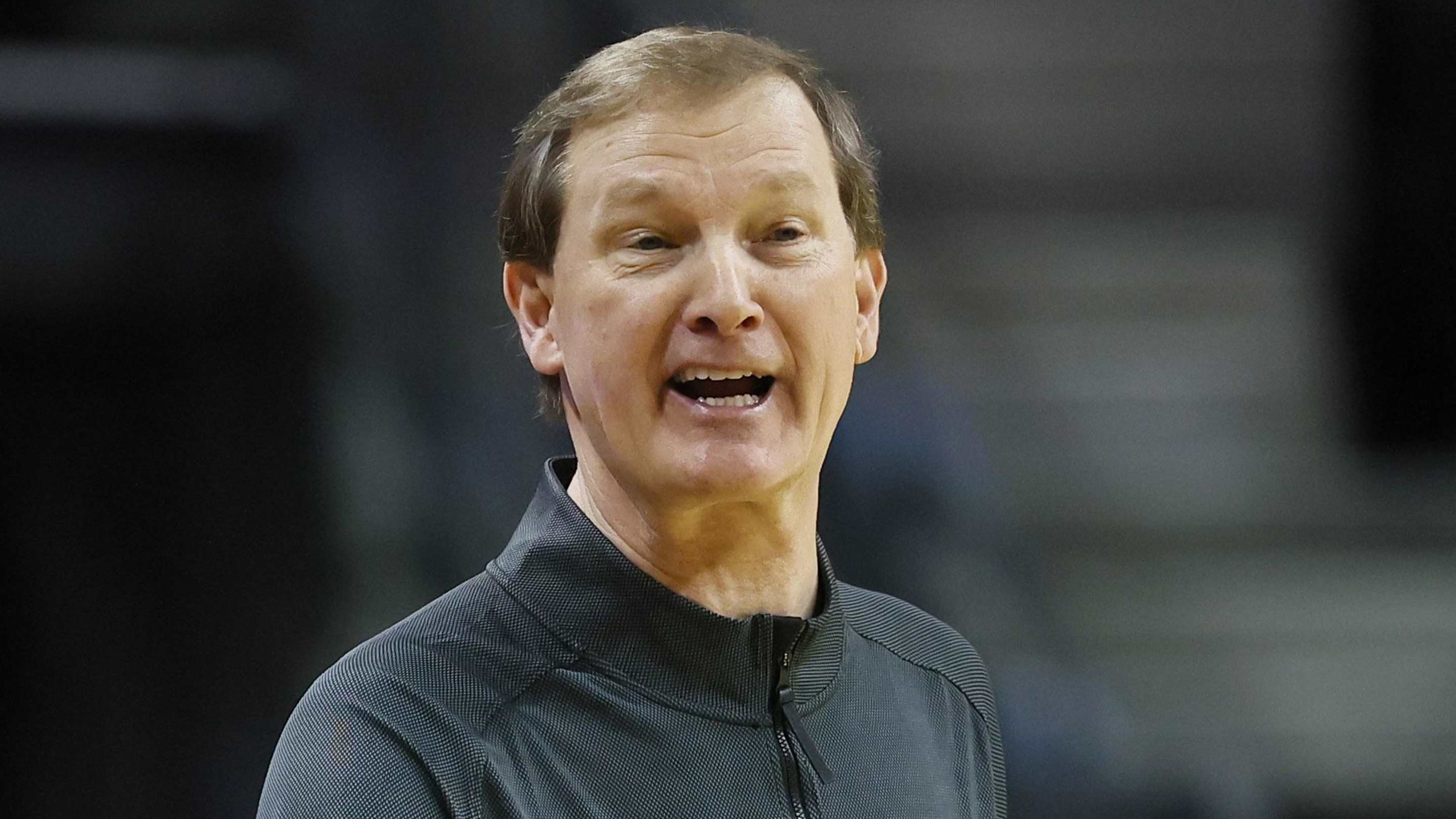 Oregon Ducks Face Roster Overhaul, Pin Transfer Portal Hopes on Guards and Centers